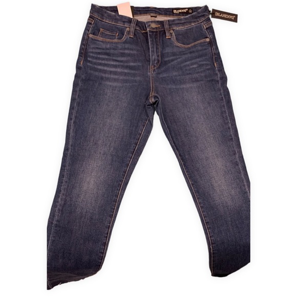 New Jeans - Picture 2 of 5